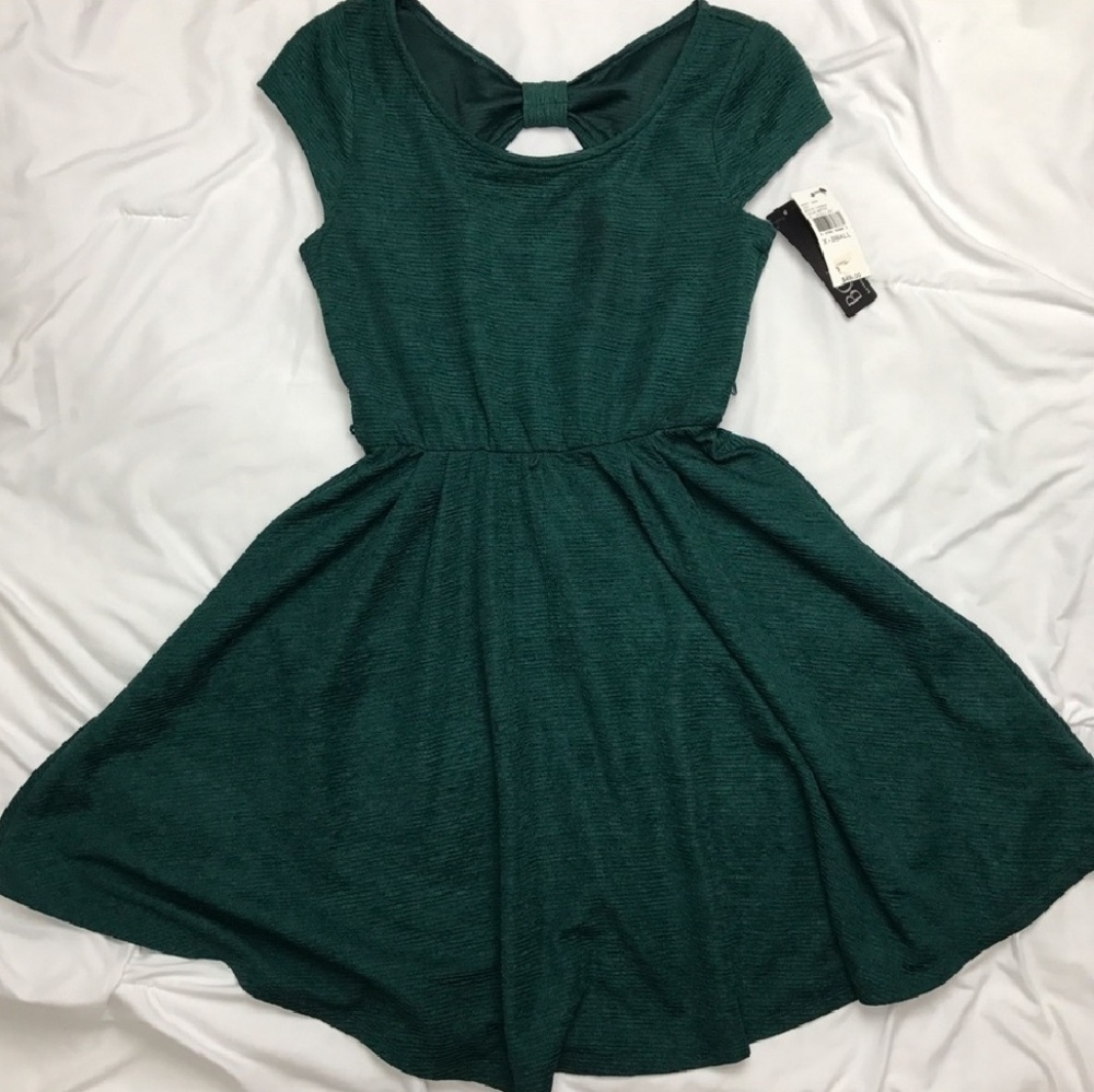 Classic hunter green crinkle knit dress